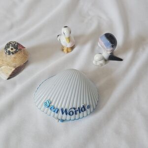 Vintage Sea World souvenir and miniatures